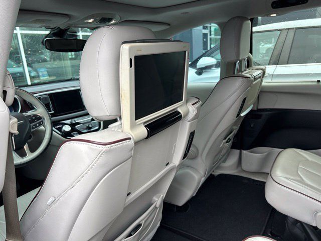 Used 2017 Chrysler Pacifica Limited FWD image 23