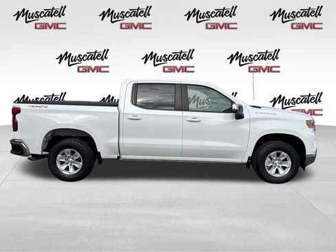 Used 2022 Chevrolet Silverado 1500 LT AWD/4WD image 2