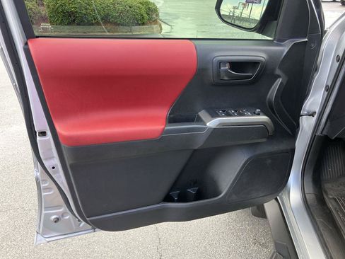 Certified 2022 Toyota Tacoma SR5 AWD/4WD image 14