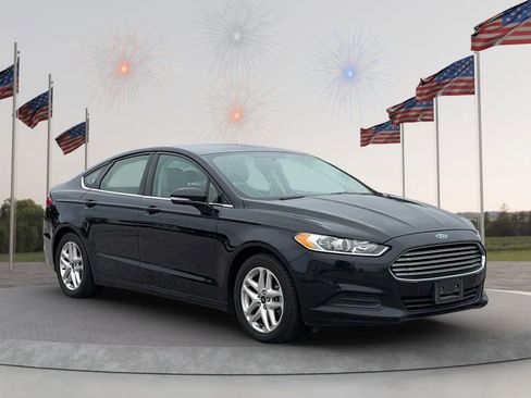 Used 2015 Ford Fusion SE FWD image 1