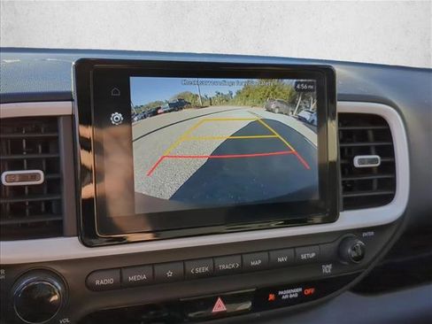 Used 2024 Hyundai Venue Limited image 18