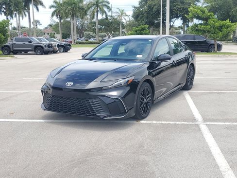 Certified 2025 Toyota Camry SE FWD image 7