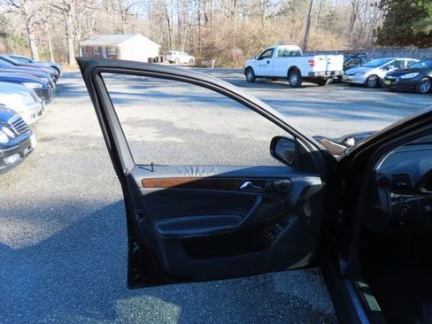 Used 2002 Mercedes-Benz C 320 Sedan image 14