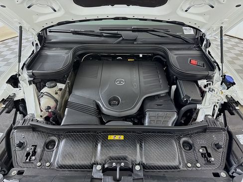 Used 2026 Mercedes-Benz GLS 450 4MATIC image 33