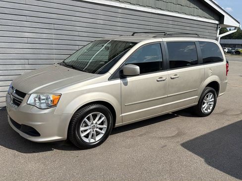 Used 2015 Dodge Grand Caravan SXT FWD image 18