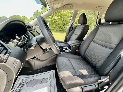 Used 2018 Nissan Rogue S AWD/4WD image 7