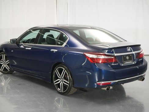 Used 2017 Honda Accord Sport image 25