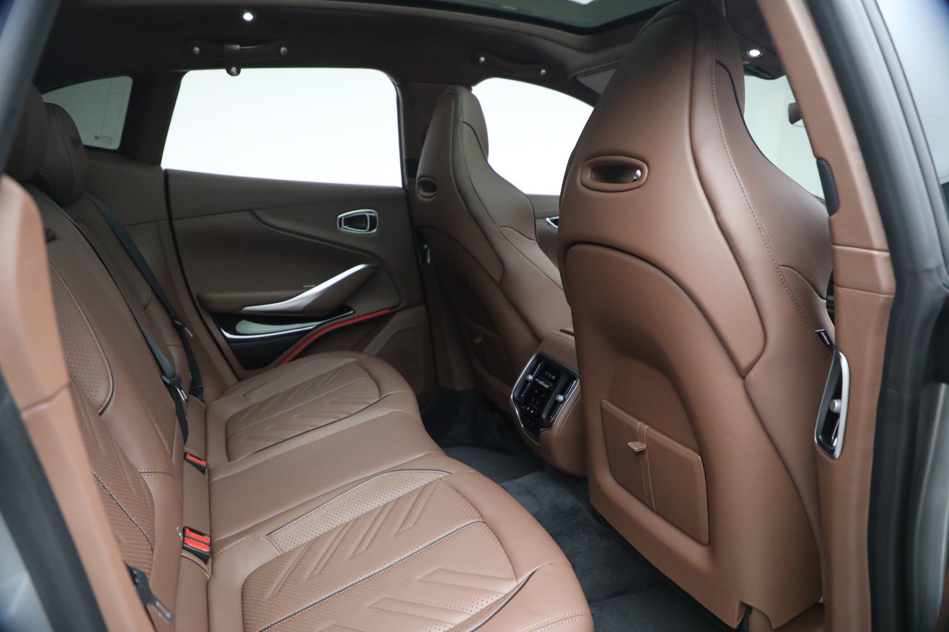 Used 2026 Aston Martin DBX 707 AWD/4WD image 24