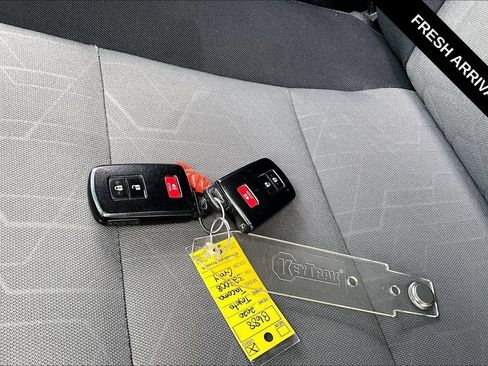 Used 2020 Toyota Tacoma TRD Off-Road AWD/4WD image 35