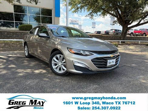 Used 2025 Chevrolet Malibu LT FWD image 1