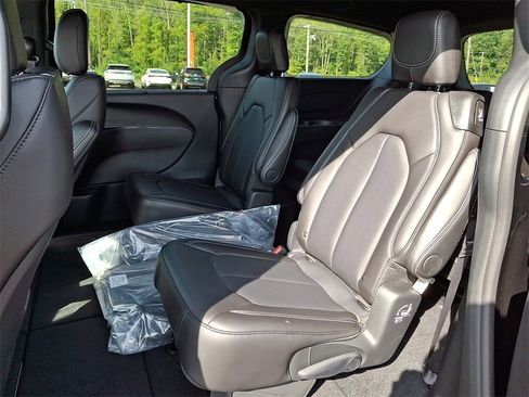 New 2026 Chrysler Voyager LX image 8