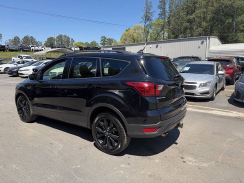 Used 2019 Ford Escape Titanium image 8