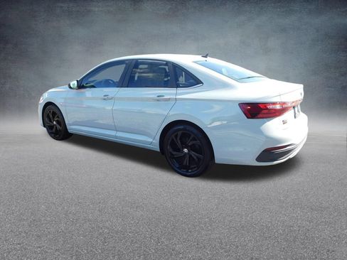 Used 2025 Volkswagen Jetta SE FWD image 5