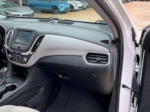 Used 2018 Chevrolet Equinox LT FWD image 18