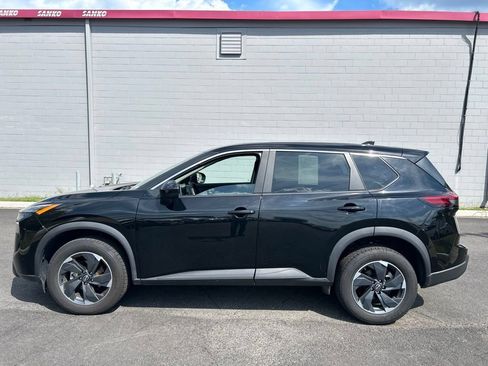 Used 2024 Nissan Rogue SV AWD/4WD image 8