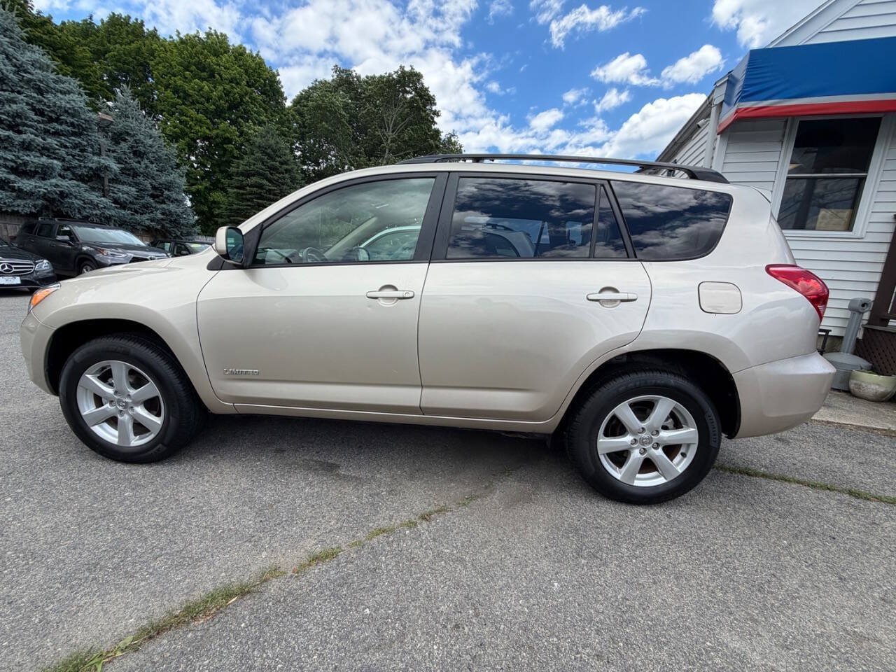 Used 2008 Toyota RAV4 Limited AWD/4WD image 4