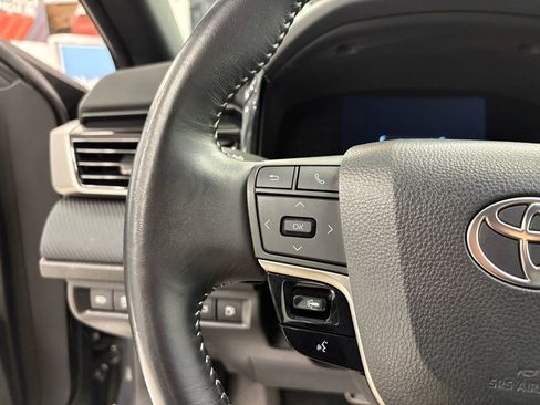 Used 2025 Toyota Camry SE image 18