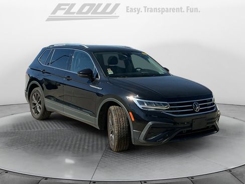 Used 2022 Volkswagen Tiguan SE image 1
