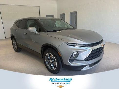 Used 2025 Chevrolet Blazer LT AWD/4WD image 1