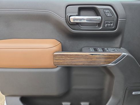 Used 2019 Chevrolet Silverado 1500 High Country w/ Technology Package image 15