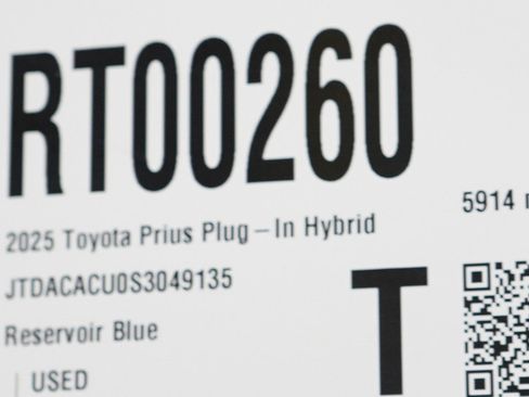Used 2025 Toyota Prius Plug-In Hybrid image 28