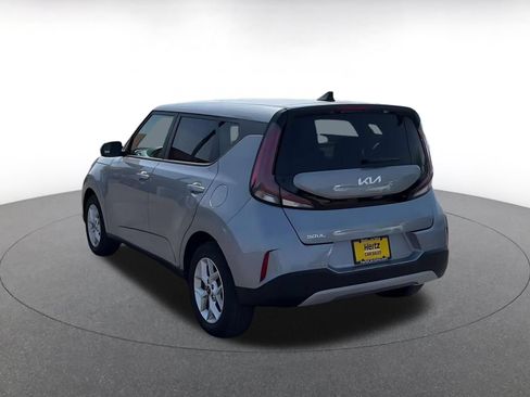 Used 2025 Kia Soul LX w/ LX Technology Package FWD image 9