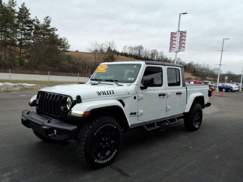 Used 2023 Jeep Gladiator Sport image 3
