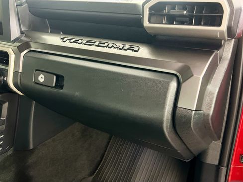 Used 2025 Toyota Tacoma TRD Off-Road AWD/4WD image 34