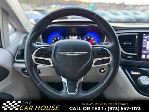 Used 2018 Chrysler Pacifica Touring-L w/ Premium Audio Group image 27