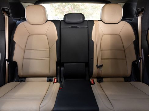 Certified 2025 Porsche Cayenne S AWD/4WD image 29