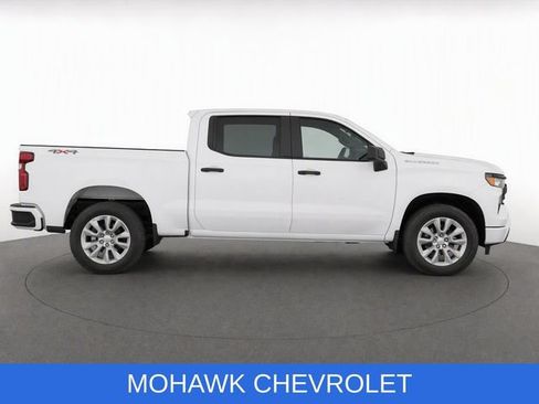 Used 2022 Chevrolet Silverado 1500 Custom AWD/4WD image 9