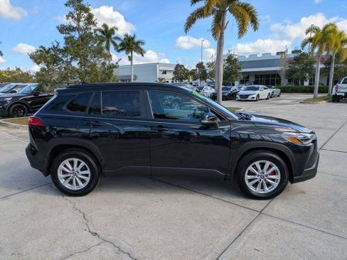 Used 2024 Toyota Corolla Cross LE w/ Moonroof Package image 3