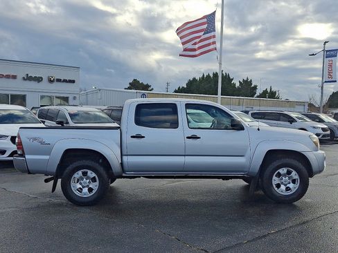 Used 2010 Toyota Tacoma PreRunner image 7