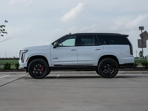 Used 2026 Cadillac Escalade V w/ LPO, ONYX Package AWD/4WD image 6
