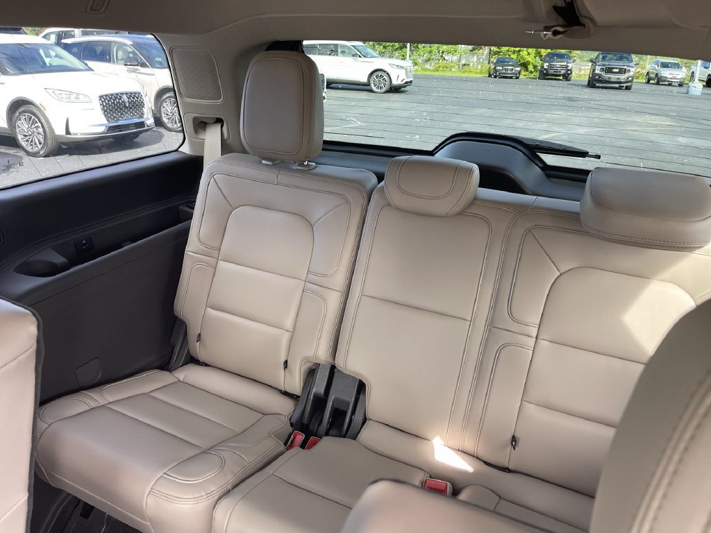 Used 2024 Lincoln Navigator Reserve AWD/4WD image 24