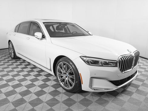 Used 2022 BMW 750i xDrive 750i xDrive image 3