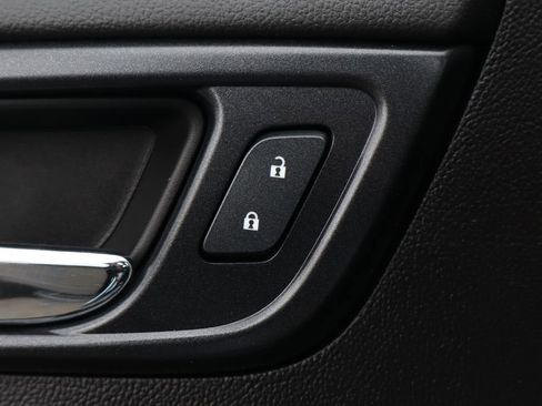 Used 2019 Chevrolet Suburban Premier image 17