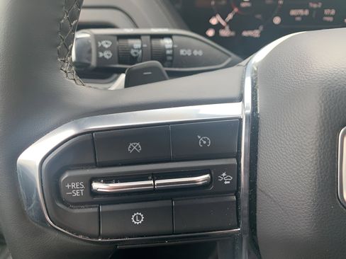 Used 2025 GMC Yukon XL Denali image 11