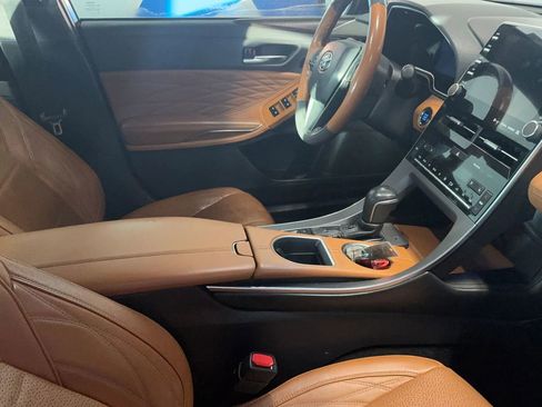 Used 2019 Toyota Avalon XSE image 8