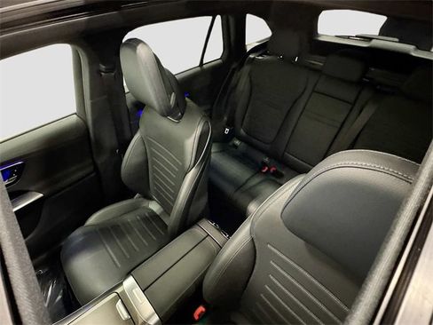 Used 2025 Mercedes-Benz GLC 300 4MATIC image 22