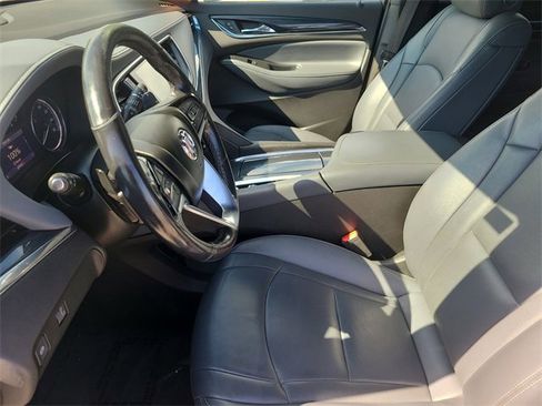 Used 2022 Buick Enclave Essence image 12