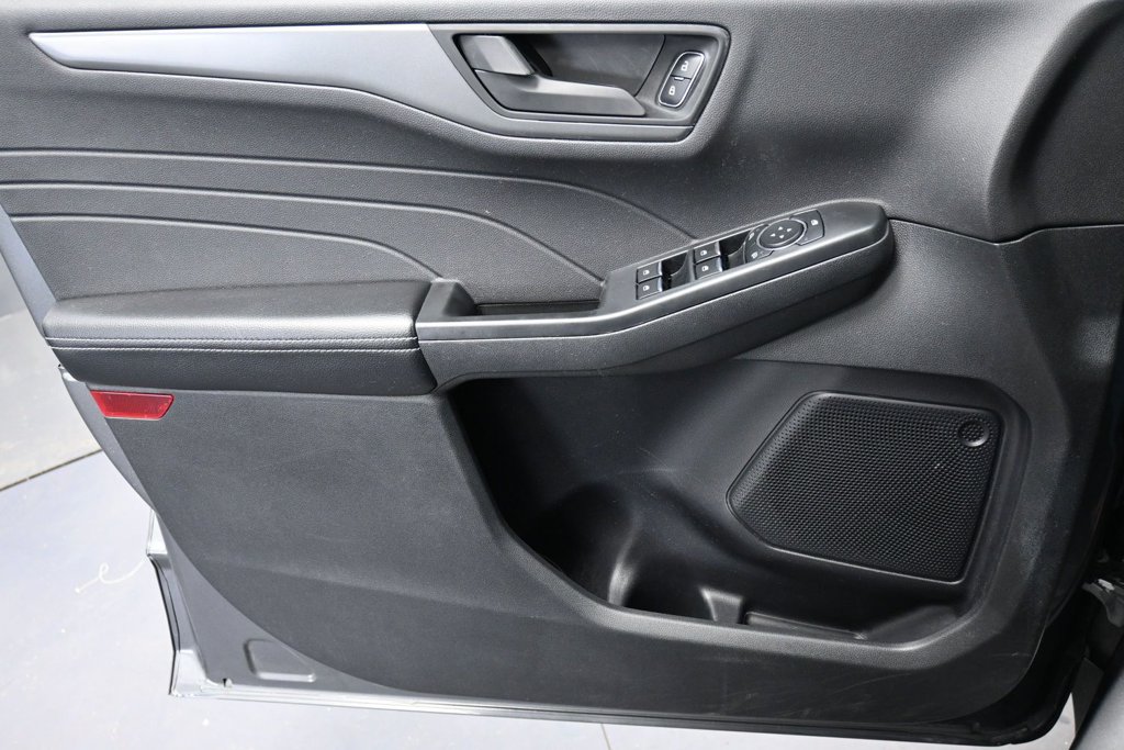 Used 2025 Ford Escape Active AWD/4WD image 18