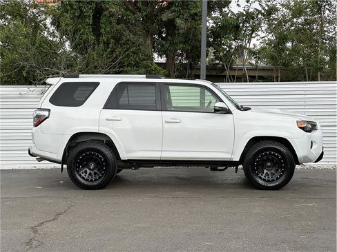 Used 2016 Toyota 4Runner Trail Premium AWD/4WD image 9