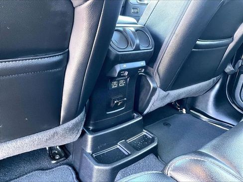 Used 2020 Jeep Wrangler Unlimited Sahara image 26