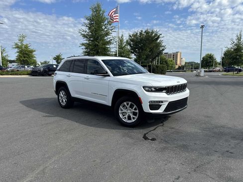 Used 2023 Jeep Grand Cherokee Limited w/ Luxury Tech Group II AWD/4WD image 8