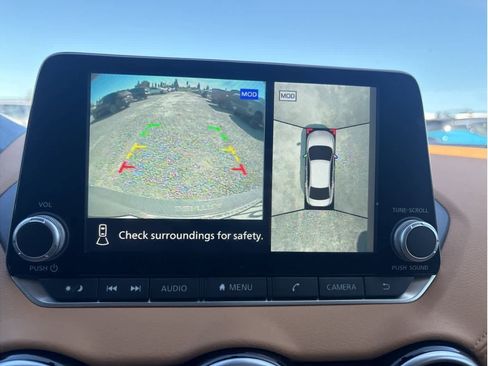 Used 2025 Nissan Sentra SV w/ SV Premium Package image 17