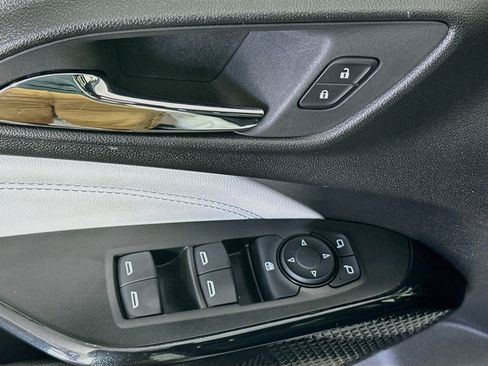 Used 2025 Chevrolet Trax LT FWD image 15