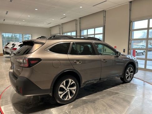 Used 2022 Subaru Outback Limited image 8