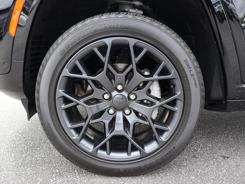 Used 2025 Jeep Grand Cherokee Summit w/ Obsidian Package AWD/4WD image 9