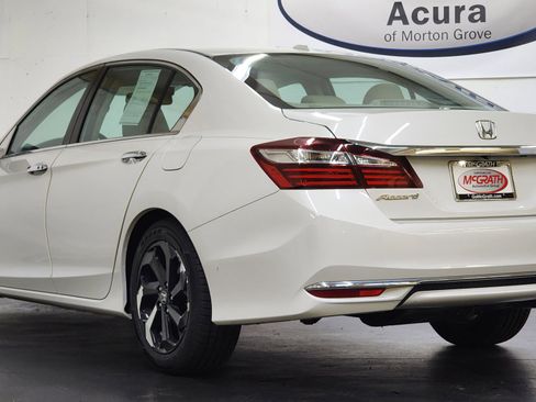 Used 2017 Honda Accord EX-L image 9
